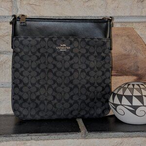 Coach Kitt Messenger